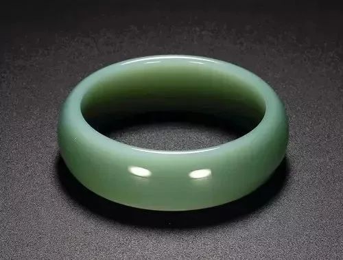 和田玉 黑馬 鴨蛋青