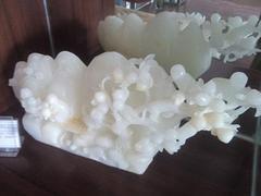 雙海石材制品加工廠批發供應石材幕墻,別墅內外精裝,翡翠賭石,玉石成品零售批發