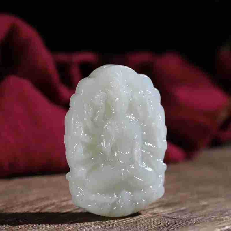 天然新疆和田玉青海料冰晴水千手觀音吊墜 玉石守護(hù)神的靈性之美